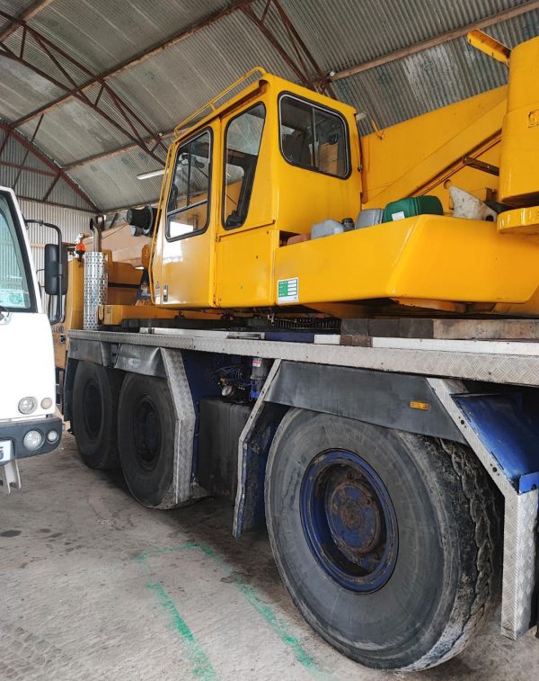Grove GMK 3050 Mobile Crane