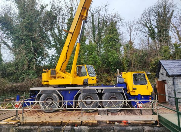 Grove GMK 3050 Mobile Crane