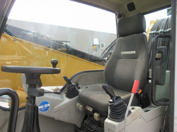 Pengendali Material Liebherr A924