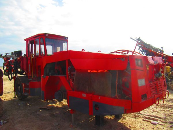 Sandvik DT820 地下ロックドリル