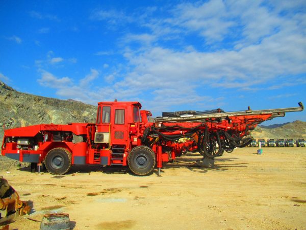 Sandvik DT820 지하 착암기