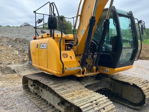 JCB JS130 LC+ Excavator