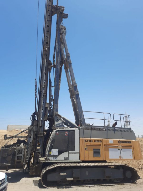 Liebherr LRB 255 해머 말뚝 박기 장비