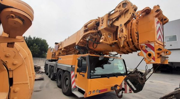 Liebherr LTM 1350-6.1 移動式クレーン