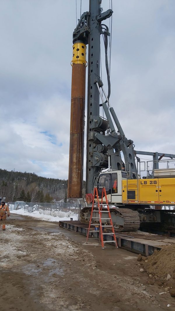 Liebherr LB28 ロータリー杭打ちリグ