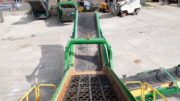 McCloskey R155 Screen