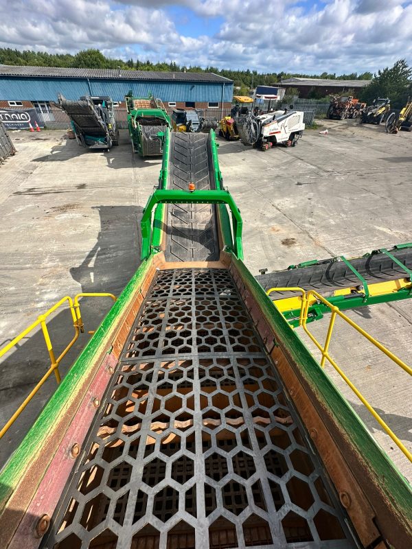 McCloskey R155 Screen