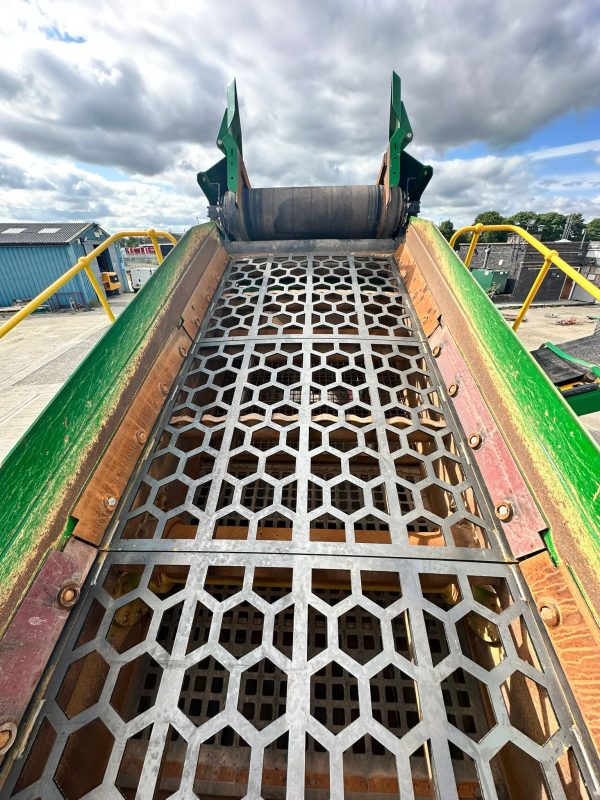 McCloskey R155 Screen
