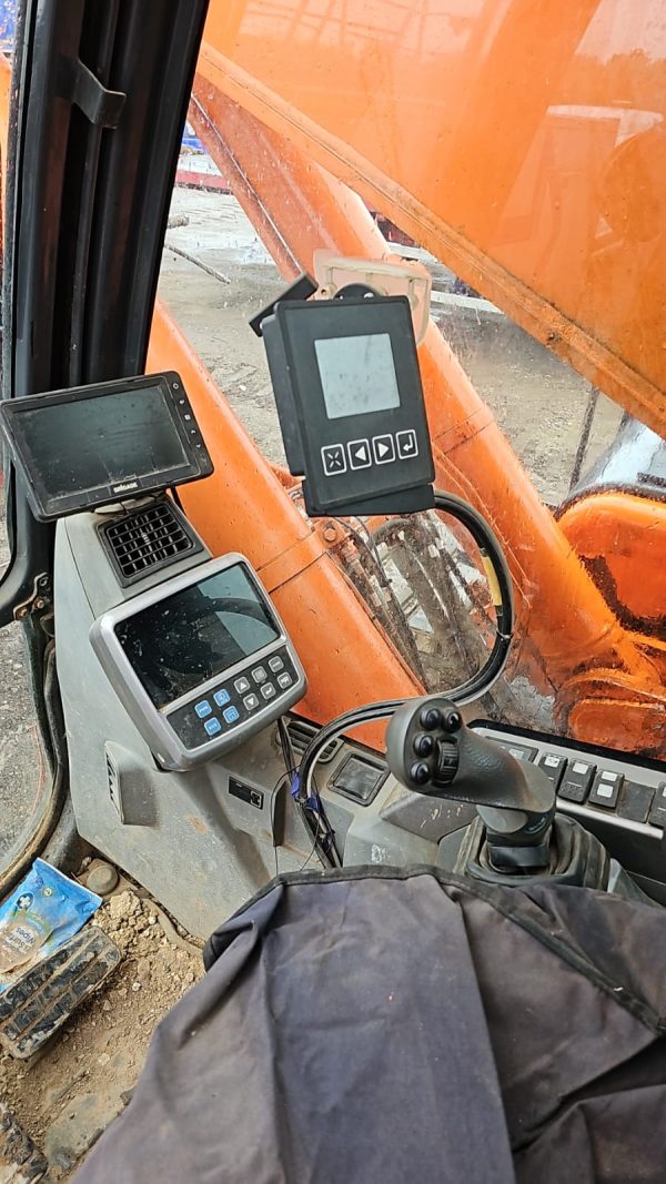 Movax SG-75 Vibratory Piling Rig
