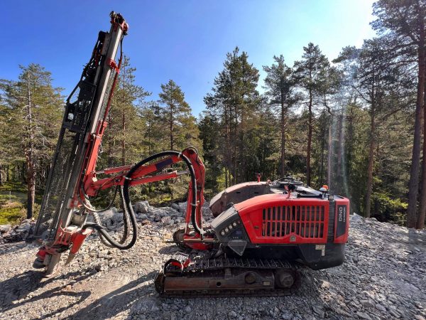 Wiertarka do skał Sandvik Dino DC400Ri