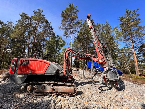 Sandvik Dino DC400Ri Rock Drill