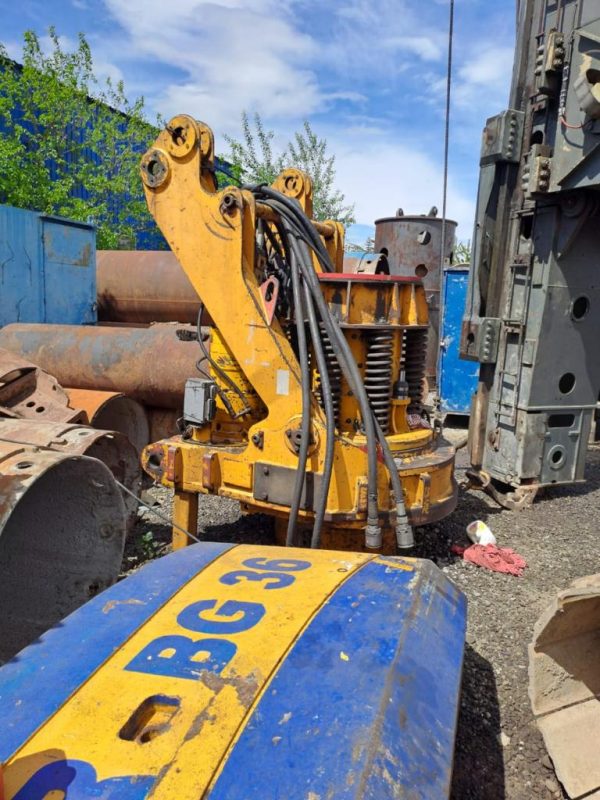 Bauer BG36 Rotary Paling Rig