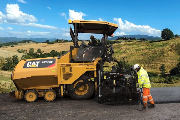 Pavimentadora Caterpillar AP500F