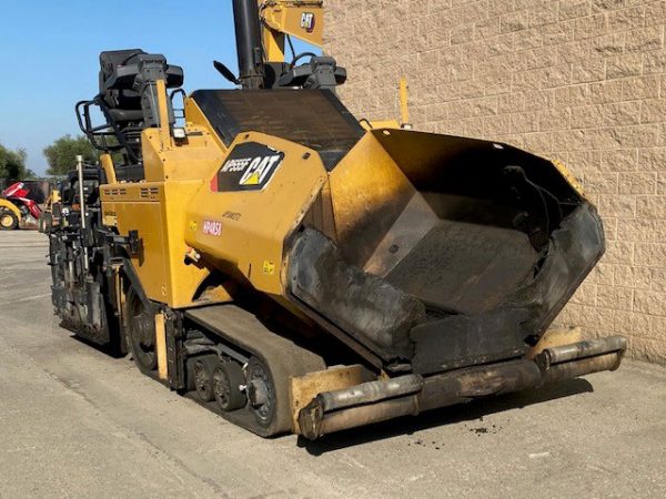 Caterpillar AP555F bestratingsafwerkmachine