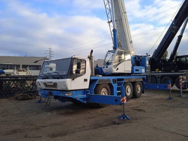 Grove GMK 3055 Mobile Crane