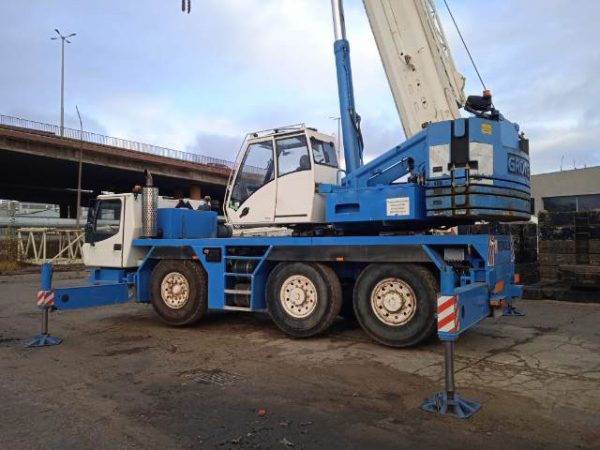 Grove GMK 3055 Mobile Crane