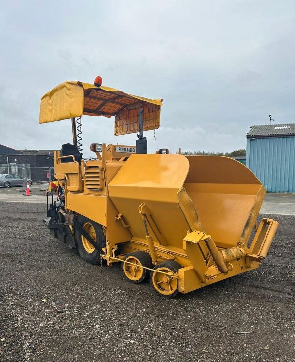 Caterpillar AP300 Paver