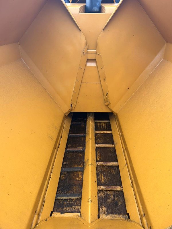 Caterpillar AP300 Paver