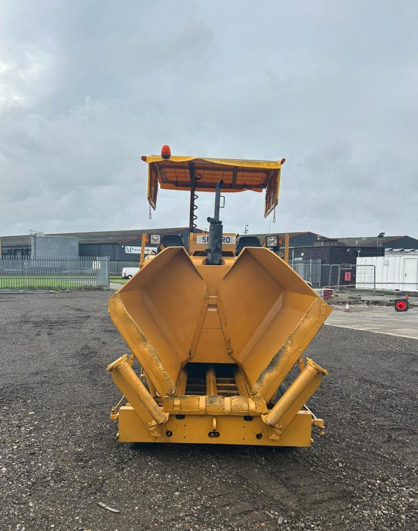 Caterpillar AP300 Paver