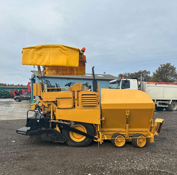 Caterpillar AP300 Paver