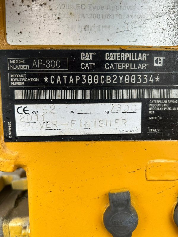 Caterpillar AP300 Paver