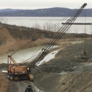 Grue sur chenilles américaine 9220