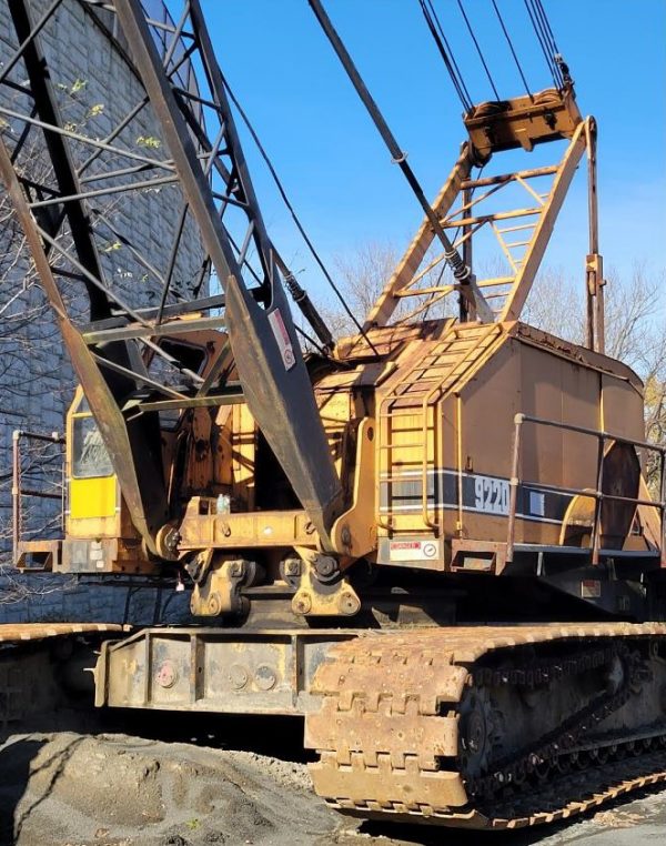 Grue sur chenilles américaine 9220