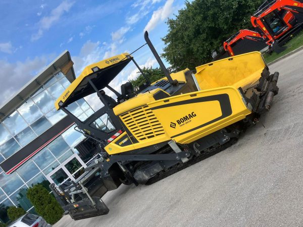 Bomag BF700 C-3 asfalteermachine