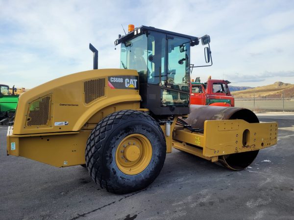 Caterpillar CS68B Roller