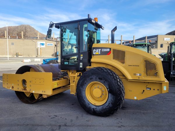 Caterpillar CS68B Roller