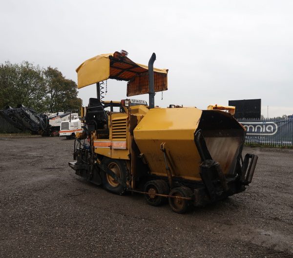 Caterpillar AP300D Paver
