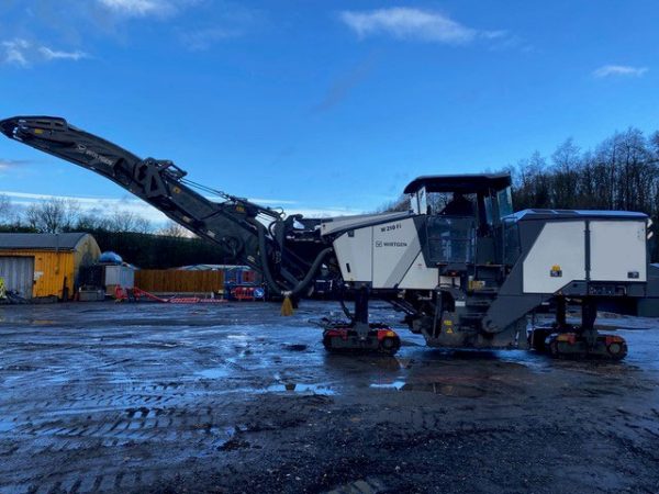 Wirtgen W 210 Fi Wegenschaafmachine