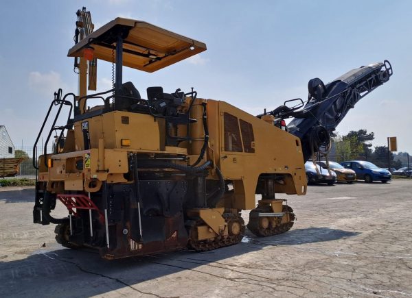 Caterpillar PM-310 道路刨床