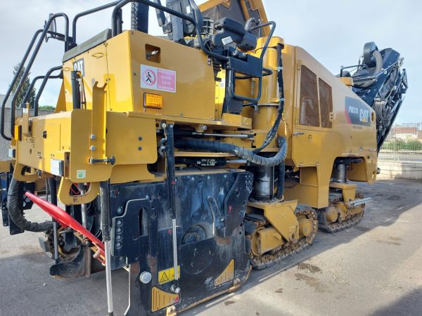 Caterpillar PM-310 Road Planer