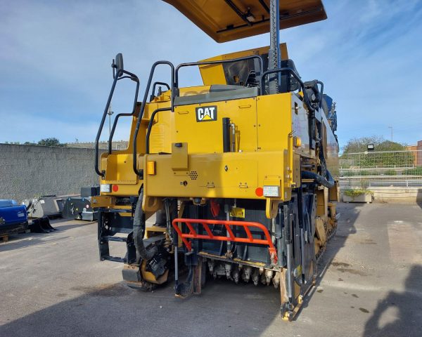 Perencana Jalan Caterpillar PM-310