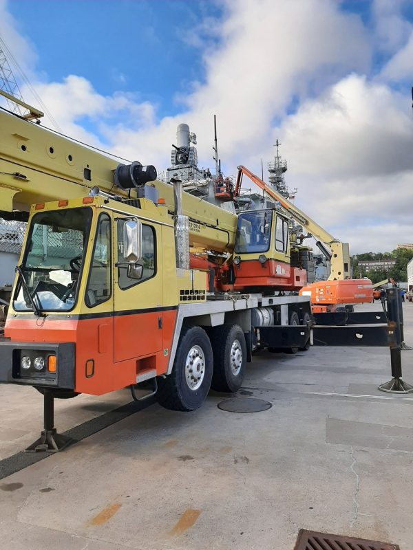 Grove TMS900E Mobile Crane