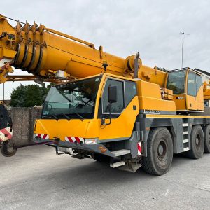 Liebherr LTM 1055-1 移動式クレーン