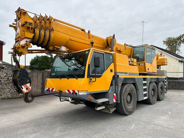 Liebherr LTM 1055-1 移動式クレーン