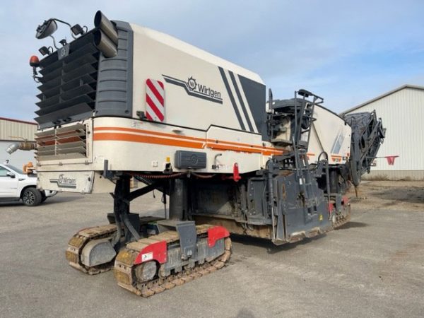 Wirtgen W 220 コールドプレーナー