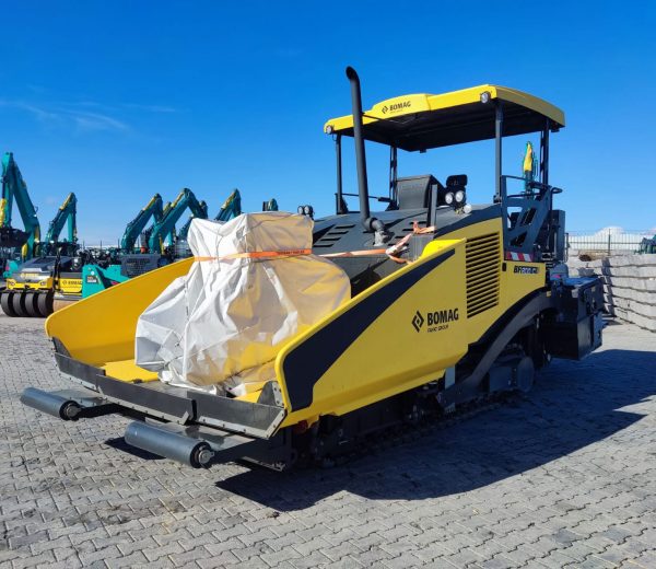 Pavimentadora Bomag BF800 C