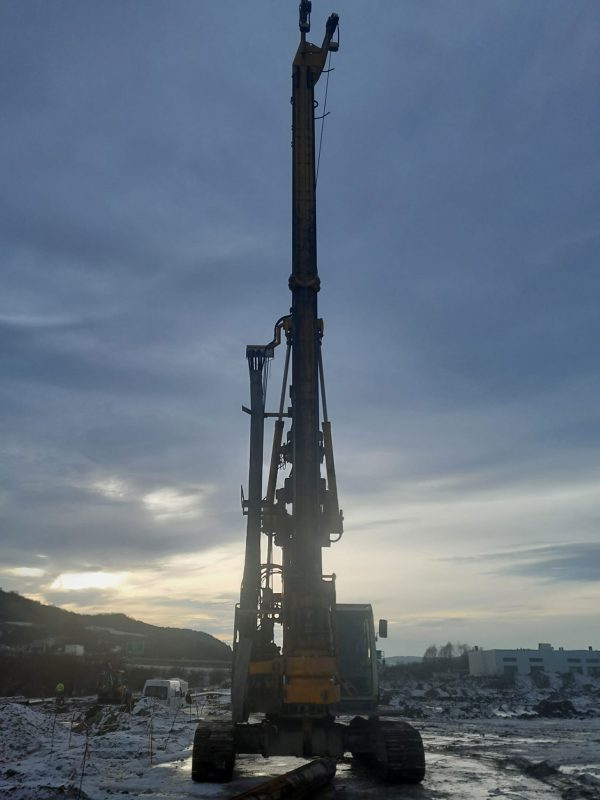 Bauer BG 18H Rotary Paling Rig