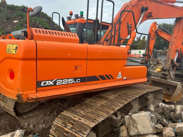 Doosan DX225LC-3 Excavator