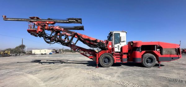 Sandvik DT820-SC 地下ロックドリル