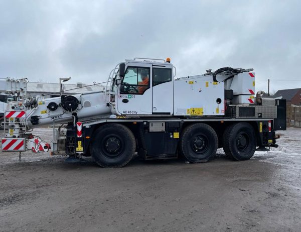 Grúa móvil urbana Terex Demag AC 45