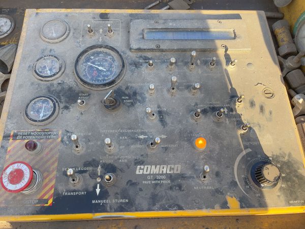 Gomaco GT-3200 Slipform bestratingsafwerkmachine