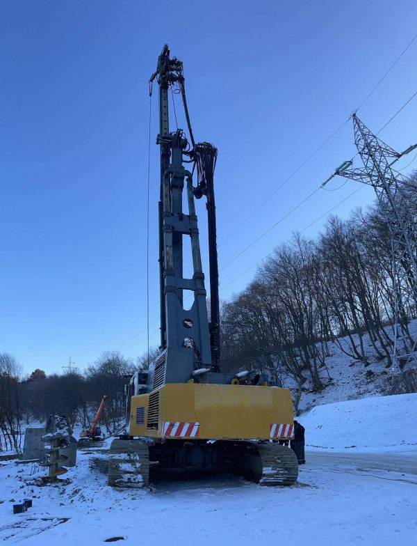 Máquina de empilhamento rotativo/CFA/vibratório Liebherr LRB 155