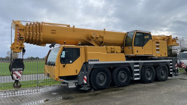 Liebherr LTM 1100-4.1 移動式クレーン