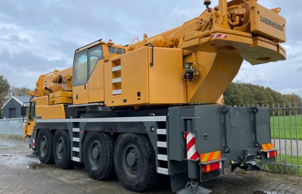 Liebherr LTM 1100-4.1 移動式クレーン