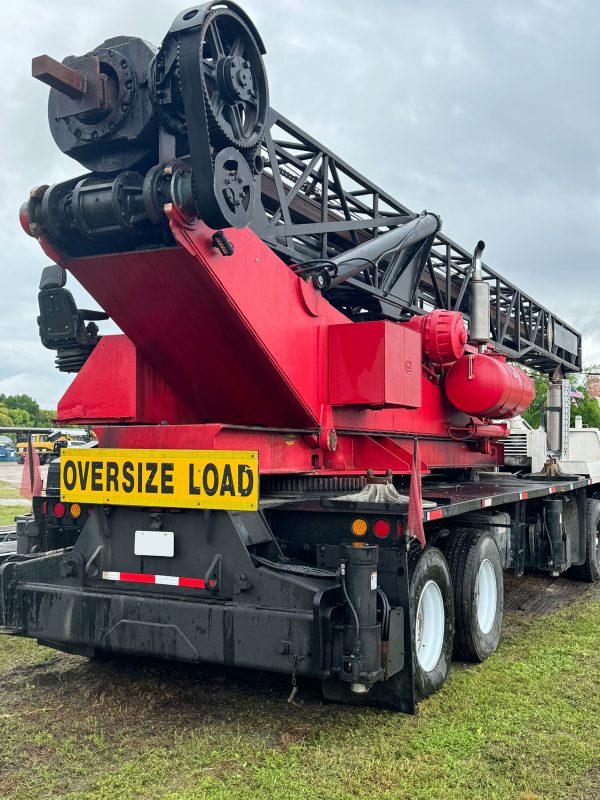 Plate-forme de battage montée sur camion Watson 3000