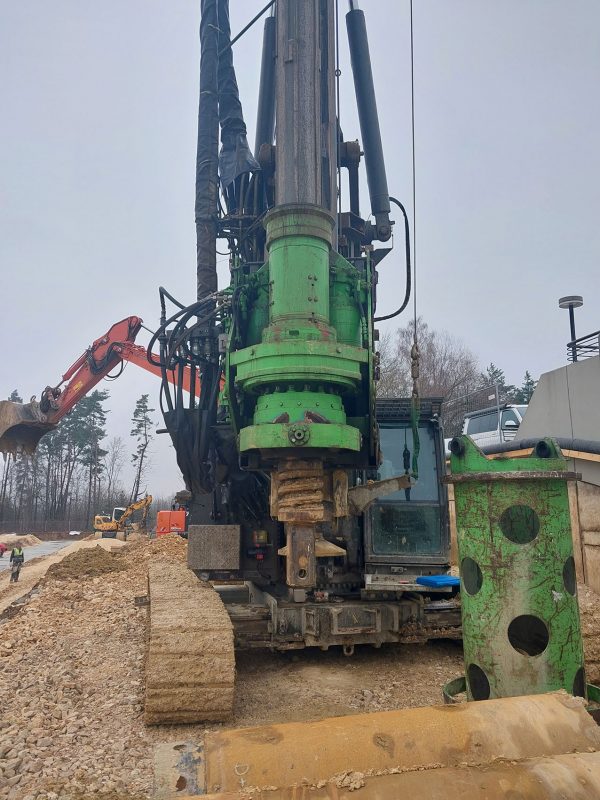 Delmag RH 18/200 Rotary Piling Rig